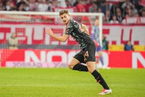 斯坦尼西奇：我有维尔茨电话号码但没打过，当然希望与他再次共事