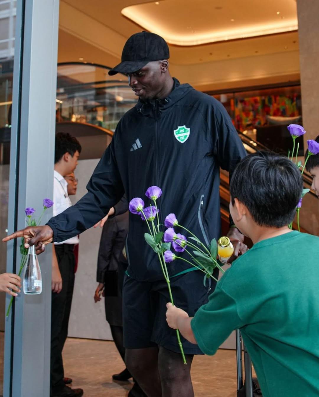 准备参加沙特超级杯，吉达国民全队已抵达中国香港