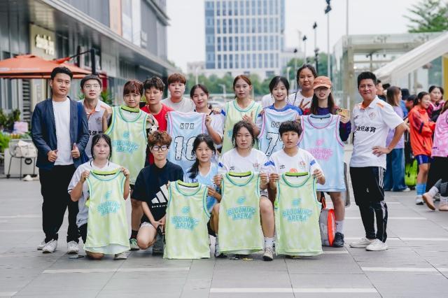 1730781256770043768.jpg 欧冠直播-“怒放竞技场”首现羊城 3V3街头足球潮爆大湾区