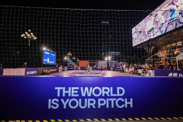 1730781270368002697.jpg 欧冠直播-“怒放竞技场”首现羊城 3V3街头足球潮爆大湾区