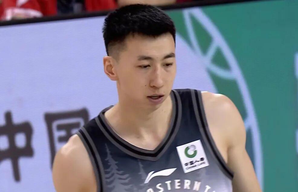 美女主播-吉林男篮19分大胜，送四川男篮36连败！姜伟泽被驱逐，景菡一21+6